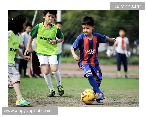 《勇敢追梦的小小足球星在绿茵场上闪耀成长的故事》