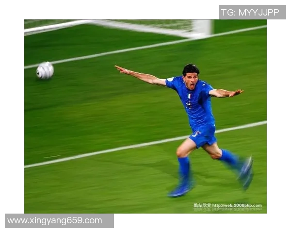 球星炫技精彩瞬间聚焦足球挑球艺术与力量的完美结合