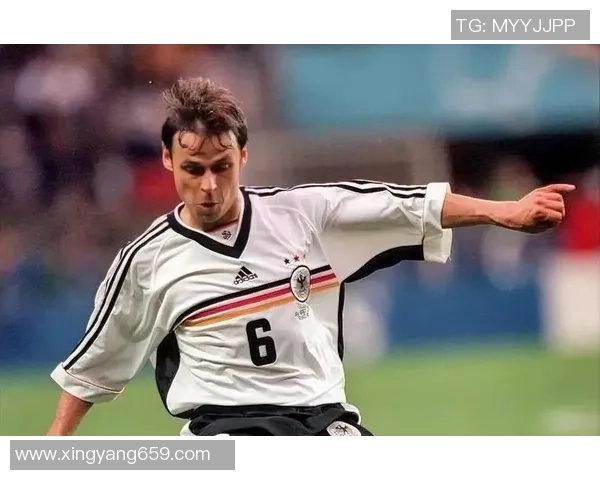 全球足球巨星传奇风采解析：顶级球员背后的故事与成就